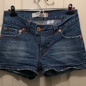 LEVIS (SLOUCH) JEAN SHORTS SIZE 7